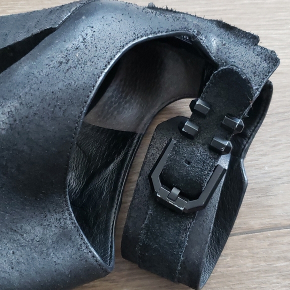 Kenneth Cole black distressed leather lugged heels - Picture 11 of 15